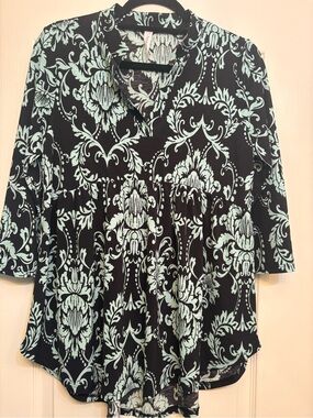 NWOT Honeyme Black babydoll Tunic with Aqua Floral Damask Print M